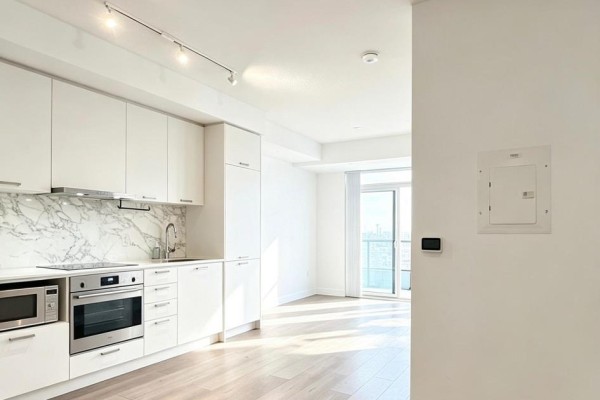 710 - 10 Honeycrisp Crescent, Vaughan, ON L4K0M8 Photo 3