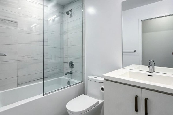 710 - 10 Honeycrisp Crescent, Vaughan, ON L4K0M8 Photo 4
