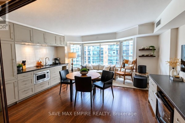 Bedroom - 710 - 155 Yorkville Avenue, Toronto, ON M5R1C4 Photo 2