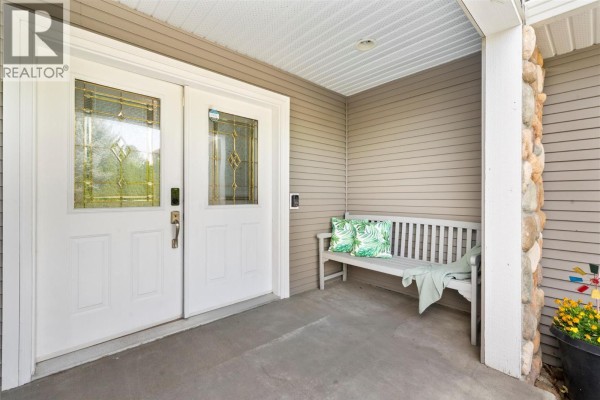 710 17 Street Se, Salmon Arm, BC, photo 3