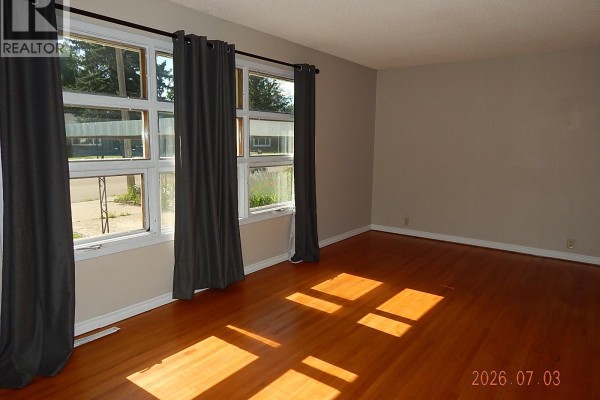 710 3rd Street E, Assiniboia, SK, photo 2