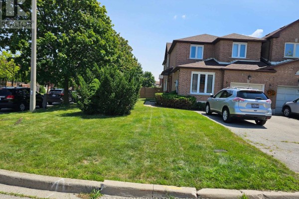 710 Ashprior Avenue, Mississauga, ON, photo 2