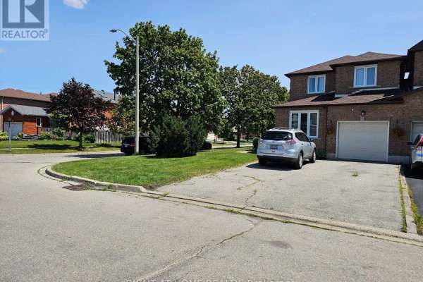 710 Ashprior Avenue, Mississauga, ON, photo 3