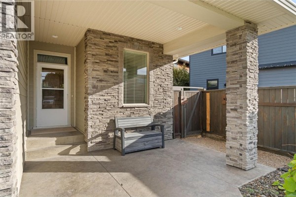 Kitchen - 710 Hayward Place, Kamloops, BC V2B0G1 Photo 4