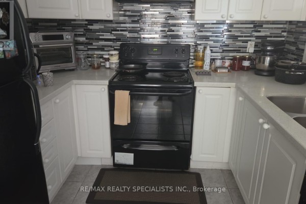 Kitchen - 710 Thompson Road, Milton, ON L9T0C8 Photo 3