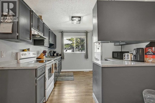3pc Bathroom - 7107 93 Street, Grande Prairie, AB T8V6H4 Photo 5