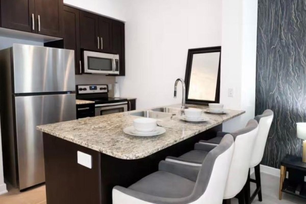 Kitchen - 711 - 4070 Confederation Parkway, Mississauga, ON L5B0G4 Photo 3