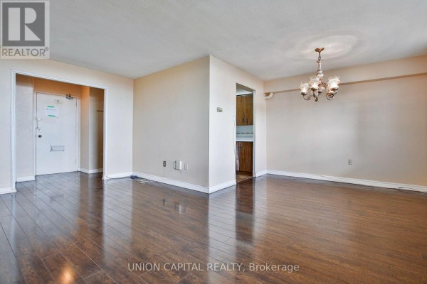 Kitchen - 711 - 5 Frith Road, Toronto, ON M3N2L5 Photo 3
