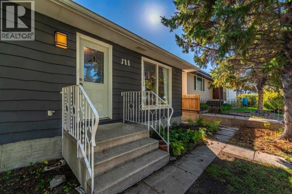 Kitchen - 711 118 Avenue Sw, Calgary, AB T2W0E6 Photo 4