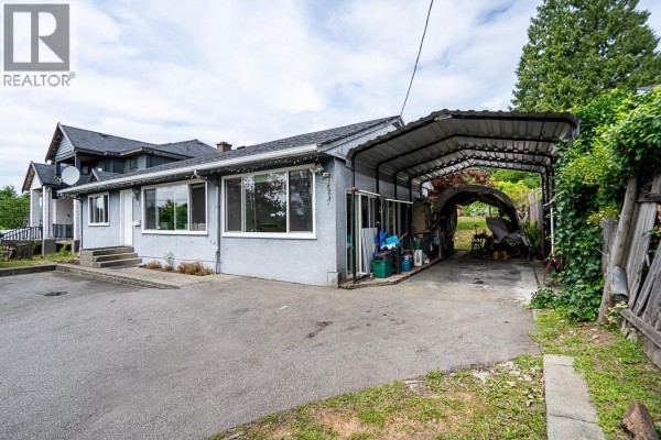 711 Alderson Avenue, Coquitlam, BC V3K1T7 Photo 3