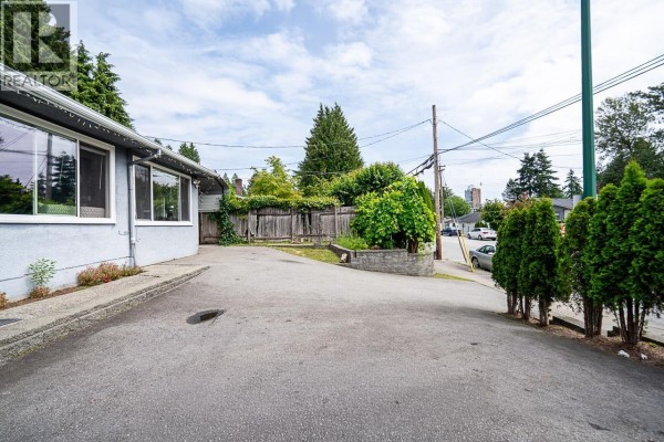 711 Alderson Avenue, Coquitlam, BC V3K1T7 Photo 4