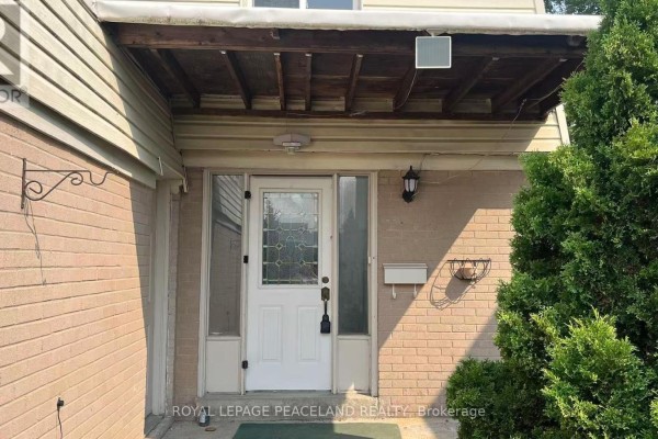 Dining room - 711 Irwin Crescent, Newmarket, ON L3Y5A4 Photo 2