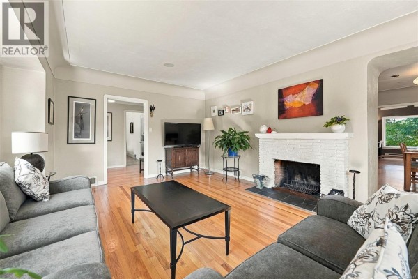 Den - 711 Richmond Ave, Victoria, BC V8S3Z2 Photo 5