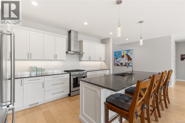 Great room - 711 Salal St, Campbell River, BC V9H0E3 Photo 4