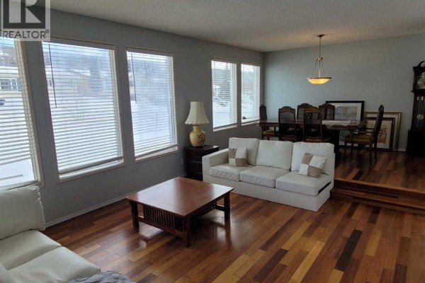 7110 99a Street, Peace River, AB, photo 2