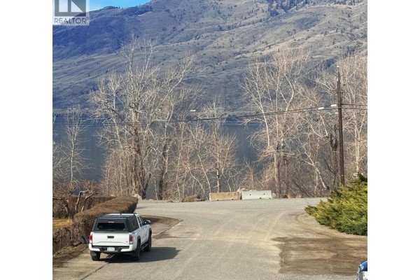 7114 Hillcrest Drive, Kamloops, BC V0K2J0 Photo 3