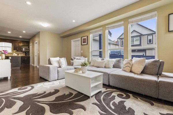 7116 195a Street, Surrey, BC V4N5Z5 Photo 3