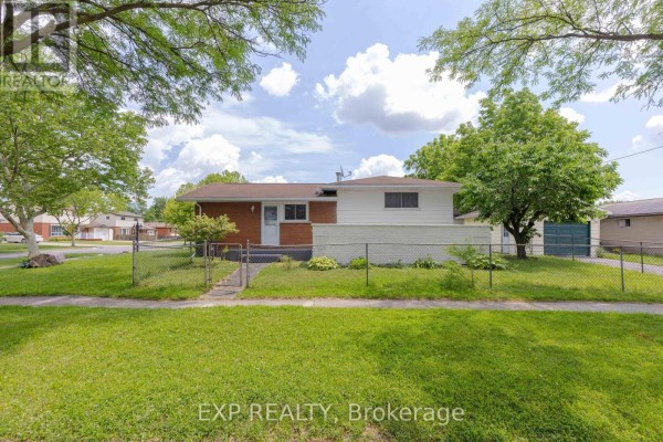 Primary Bedroom - 7116 Centennial Street, Niagara Falls, ON L2G2Z1 Photo 4