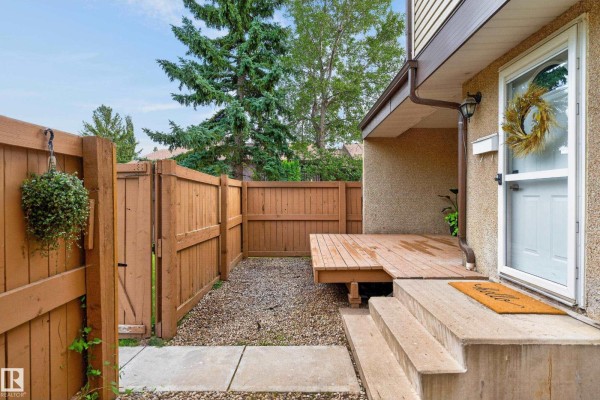 Kitchen - 7117 180 St Nw, Edmonton, AB T5T3G1 Photo 2