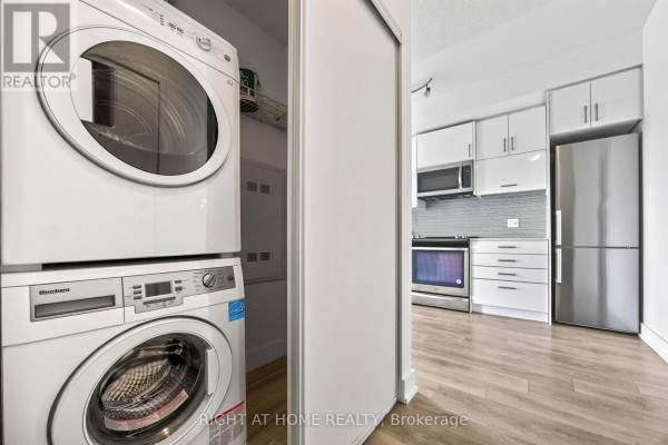 712 - 128 Fairview Mall Drive, Toronto, ON M2J0E8 Photo 5