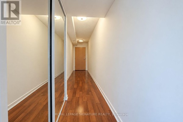 Kitchen - 712 - 20 Joe Shuster Way, Toronto, ON M6K0A3 Photo 3