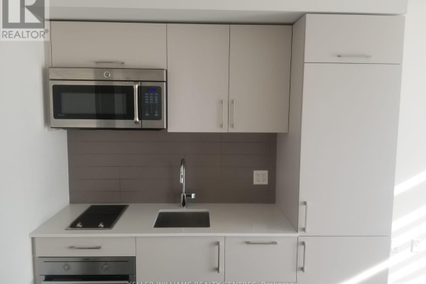 712 - 27 Bathurst Street, Toronto, ON M5V0R1 Photo 5
