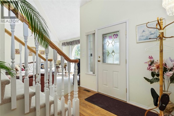 712 Bowen Dr, Campbell River, BC, photo 2
