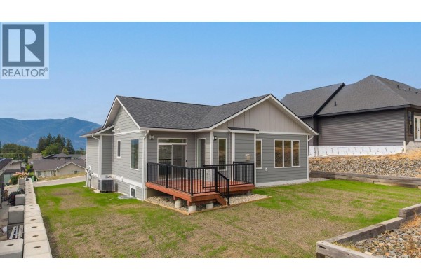 Primary Bedroom - 712 Mountain View Crescent, Creston, BC V0B1G5 Photo 3