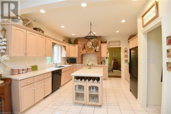 712 Robson Road, Hamilton, ON, photo 2