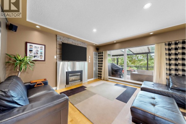 712 Shaw Avenue, Coquitlam, BC V3K2R6 Photo 3