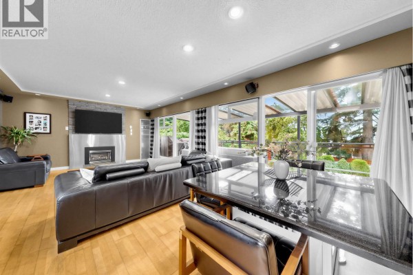 712 Shaw Avenue, Coquitlam, BC V3K2R6 Photo 5