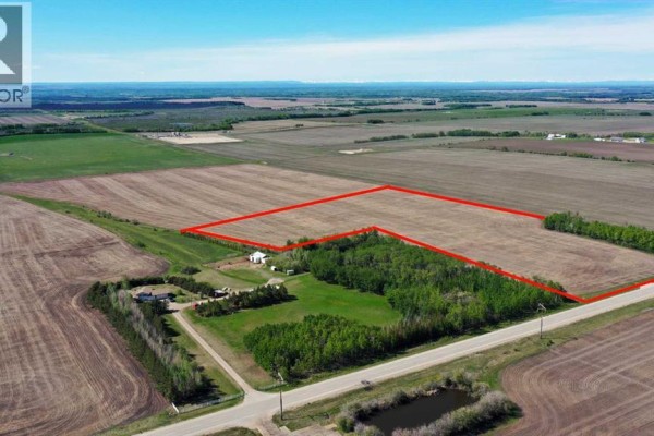 Aerial shot of a rural property with red lines indicating approximate boundaries and dimensions. - 712 Twp Road, Dimsdale