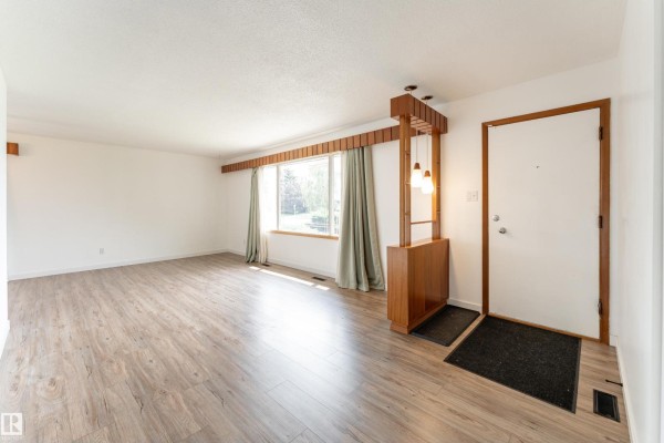 Dining room - 7120 139 Av Nw, Edmonton, AB T5C2M2 Photo 2