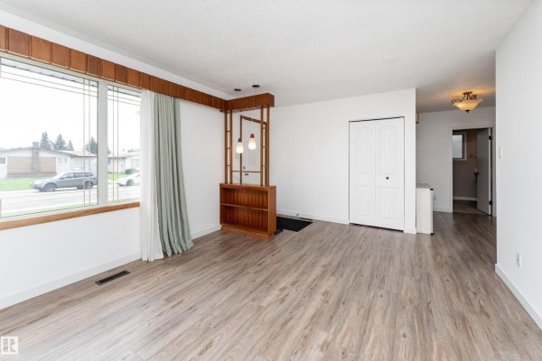 Bedroom 2 - 7120 139 Av Nw, Edmonton, AB T5C2M2 Photo 5