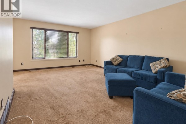 Kitchen/Dining room - 7122 Lawrence Drive, Regina, SK S4X3X6 Photo 3