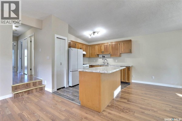 Kitchen - 7126 Dalgliesh Drive, Regina, SK S4X2M6 Photo 3