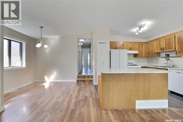 Primary Bedroom - 7126 Dalgliesh Drive, Regina, SK S4X2M6 Photo 4