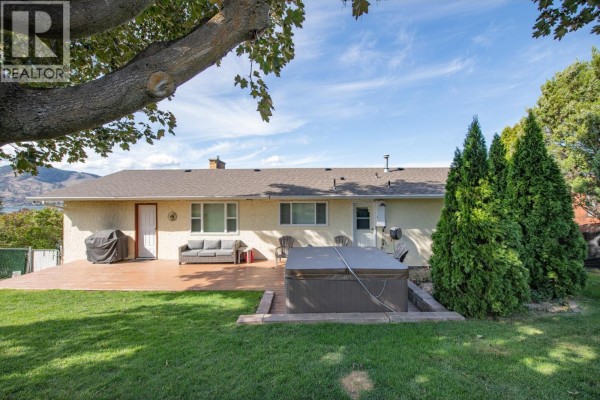 Full bathroom - 7126 Longacre Drive, Vernon, BC V1H1H6 Photo 2