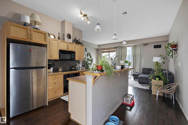 #713 10503 98 Av Nw, Edmonton, AB T5K0B2 Photo 4