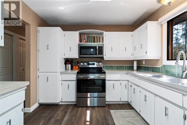 4pc Bathroom - 713 Hemlock Crescent S, Sicamous, BC V0E2V1 Photo 5