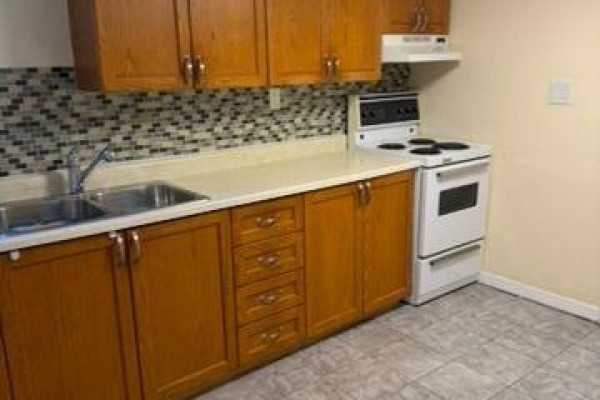 713 Yeremi Street, Pickering, ON L1W2W8 Photo 3