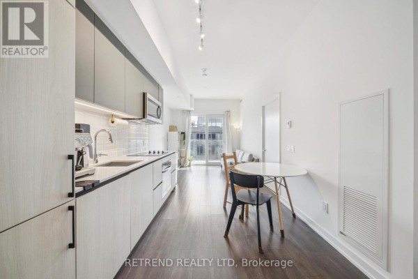 714 - 150 Logan Avenue, Toronto, ON M4M0E4 Photo 2