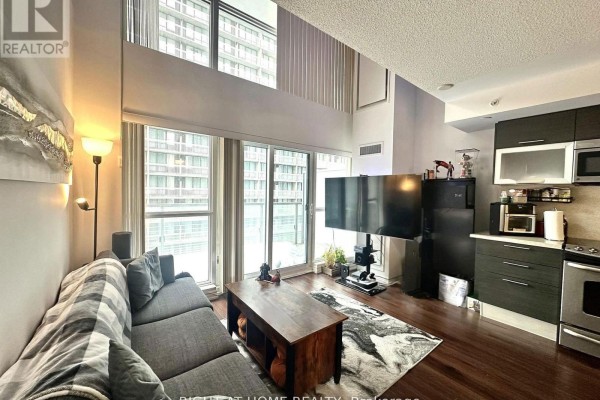 Dining room - 714 - 386 Yonge Street, Toronto, ON M5B0A5 Photo 2