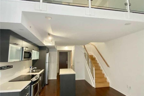 Living room - 714 - 386 Yonge Street, Toronto, ON M5B0A5 Photo 3