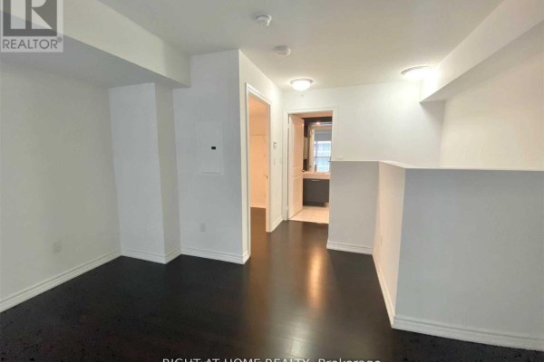 714 - 386 Yonge Street, Toronto, ON M5B0A5 Photo 5
