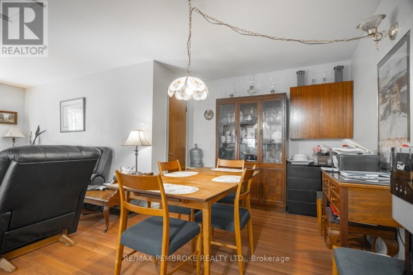 Laundry room - 714 Lacroix Bay Road, Whitewater Region, ON K0J2L0 Photo 4