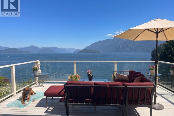 Panoramic view of the coastline and distant mountains - 7145 Cliff Road, West Vancouver