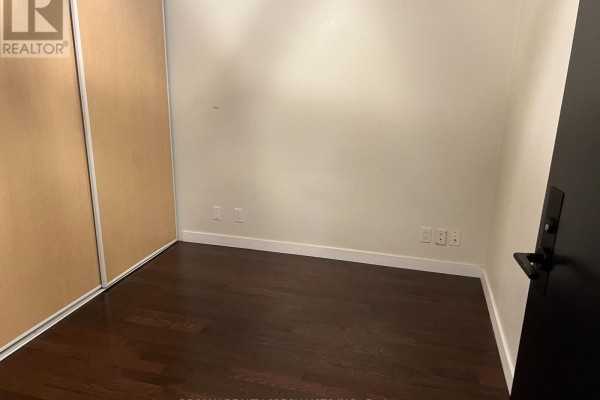Living room - 715 - 1 Shaw Street, Toronto, ON M6K0A1 Photo 4