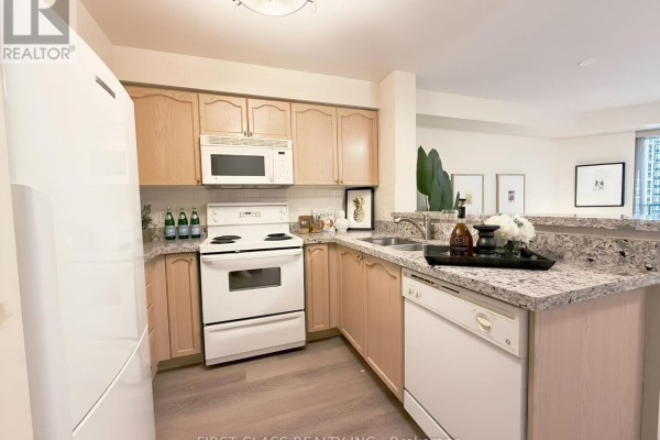715 - 11 Michael Power Place, Toronto, ON M9A5G3 Photo 3