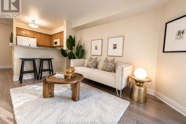 715 - 11 Michael Power Place, Toronto, ON M9A5G3 Photo 5